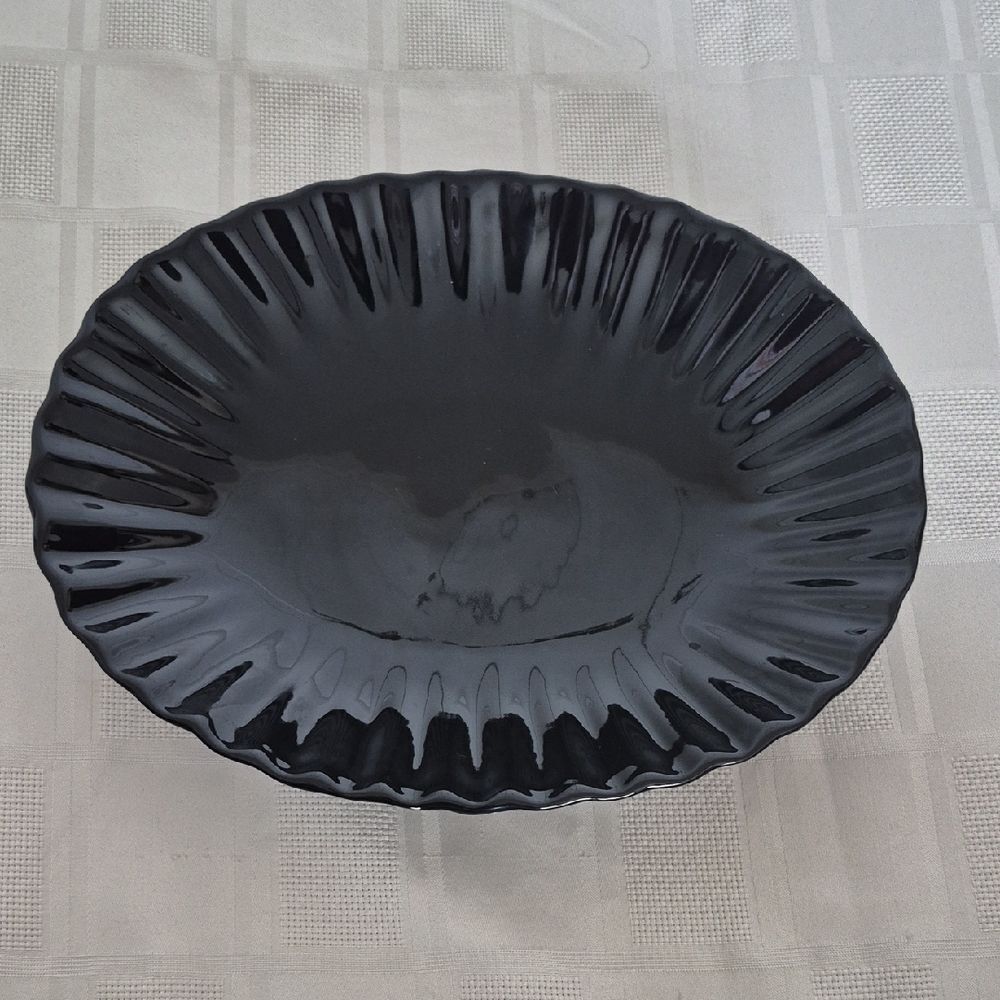 Elegant Black Serveware Bowl